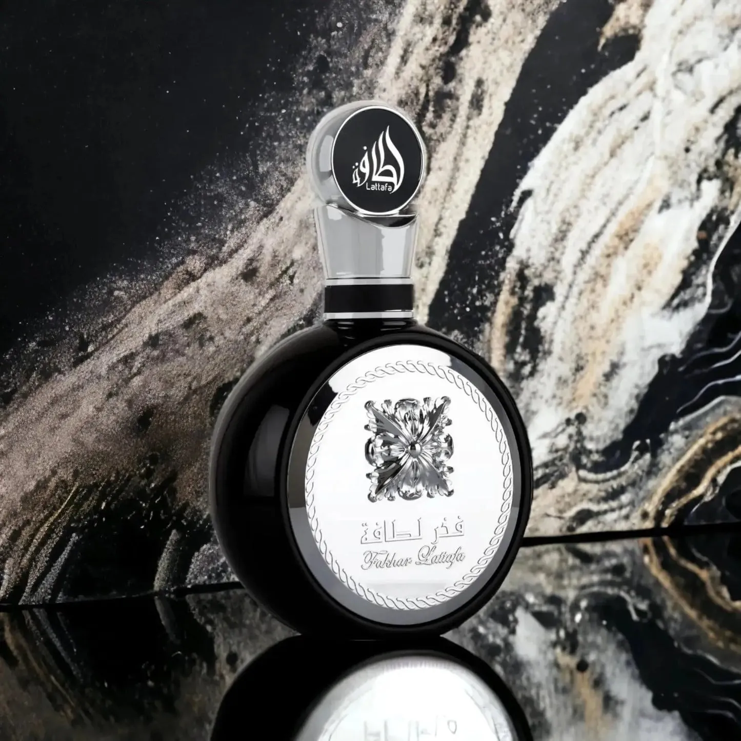 Fragancia masculina Lattafa Fakhar Black original disponible en Luzents Riobamba Ecuador