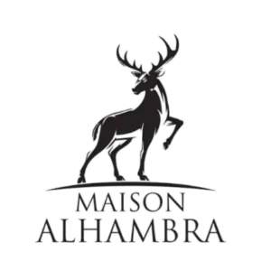 Logo de Maison Alhambra, marca de perfumes originales disponible en Luzents