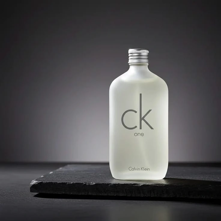 Empaque minimalista blanco Calvin Klein Riobamba Ecuador